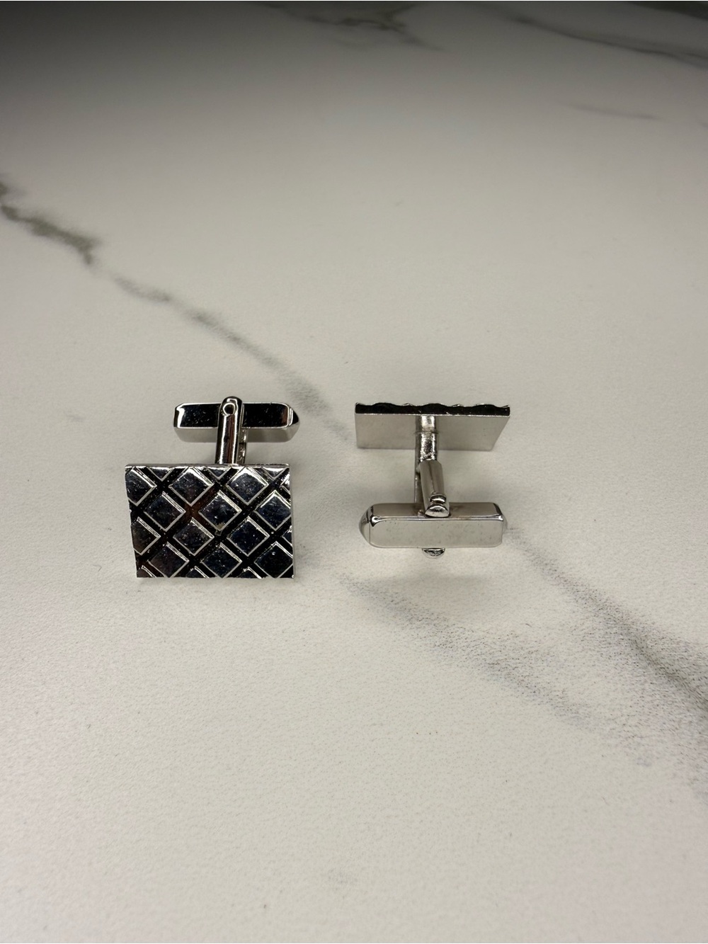 Silver Tone Men’s Rectangular Quilted Cufflinks